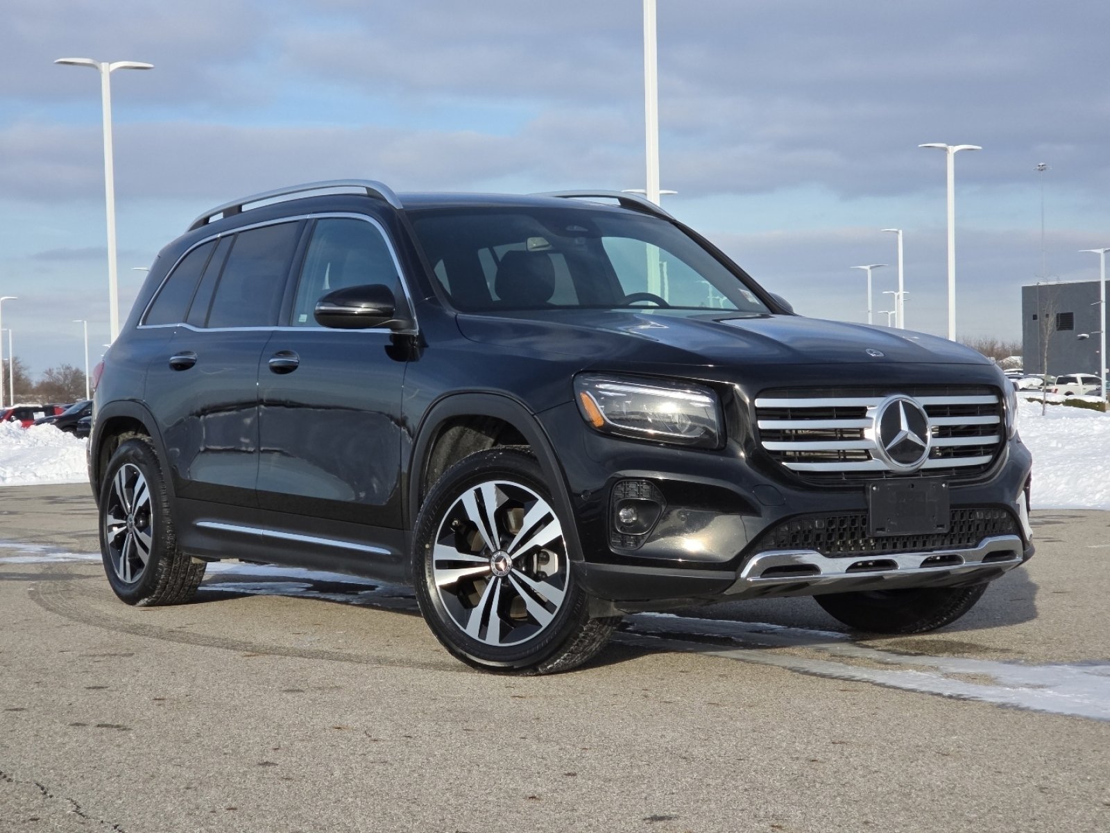 Used 2024 Mercedes-Benz GLB 250 image 2