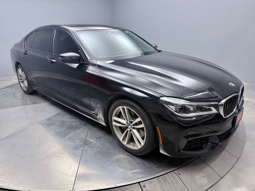 Used 2019 BMW 750i xDrive w/ M Sport Package image 3