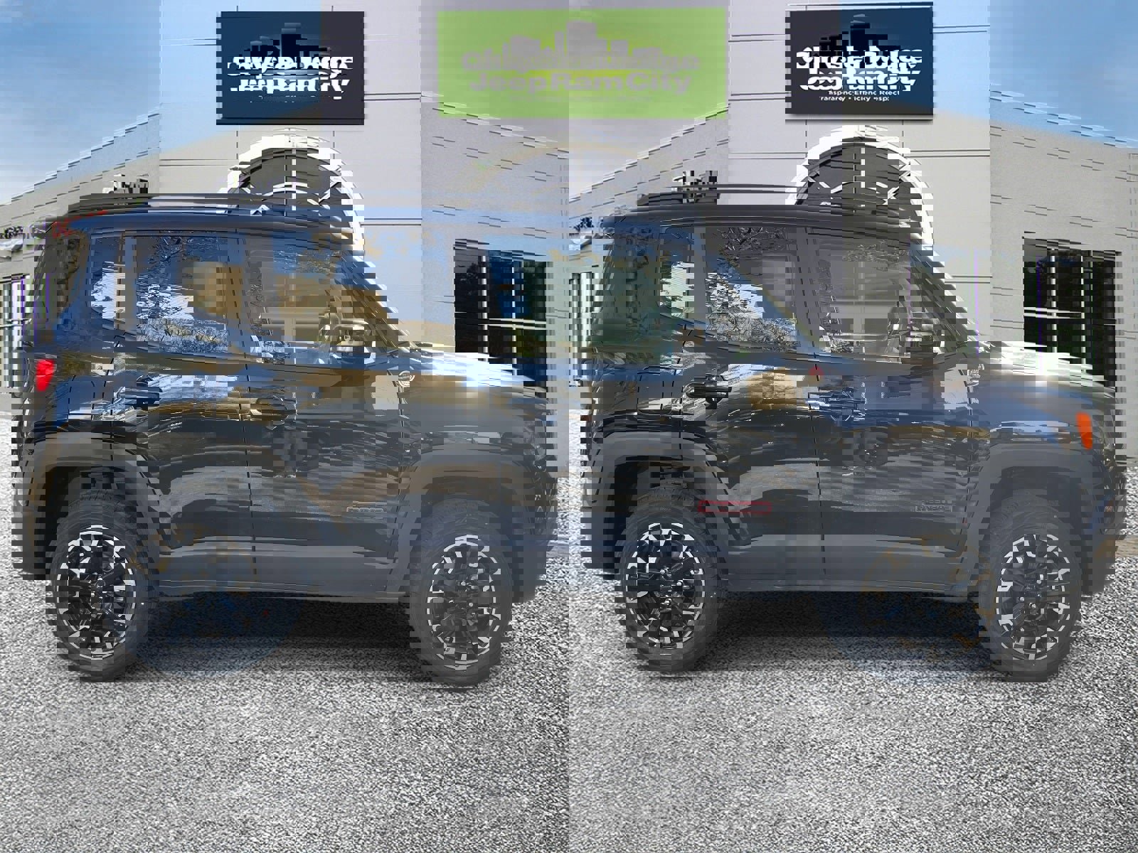 Used 2023 Jeep Renegade Trailhawk image 5