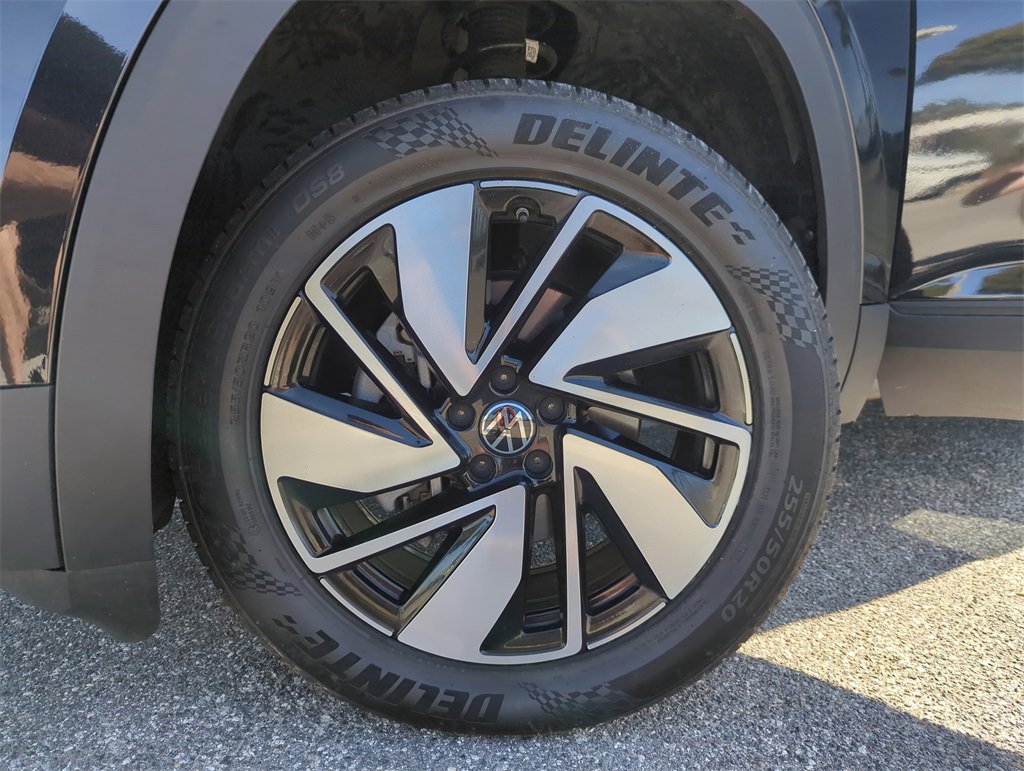 Used 2025 Volkswagen Atlas SE image 48