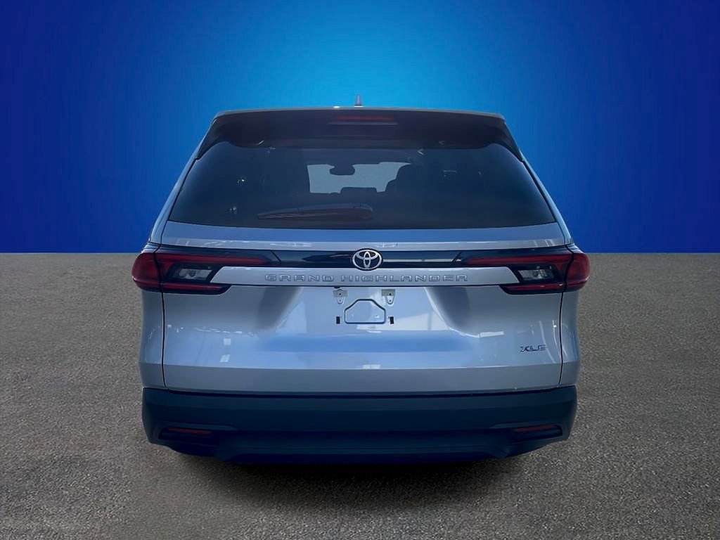 Used 2025 Toyota Grand Highlander FWD image 4