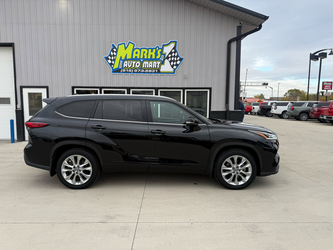 Used 2021 Toyota Highlander Limited image 7