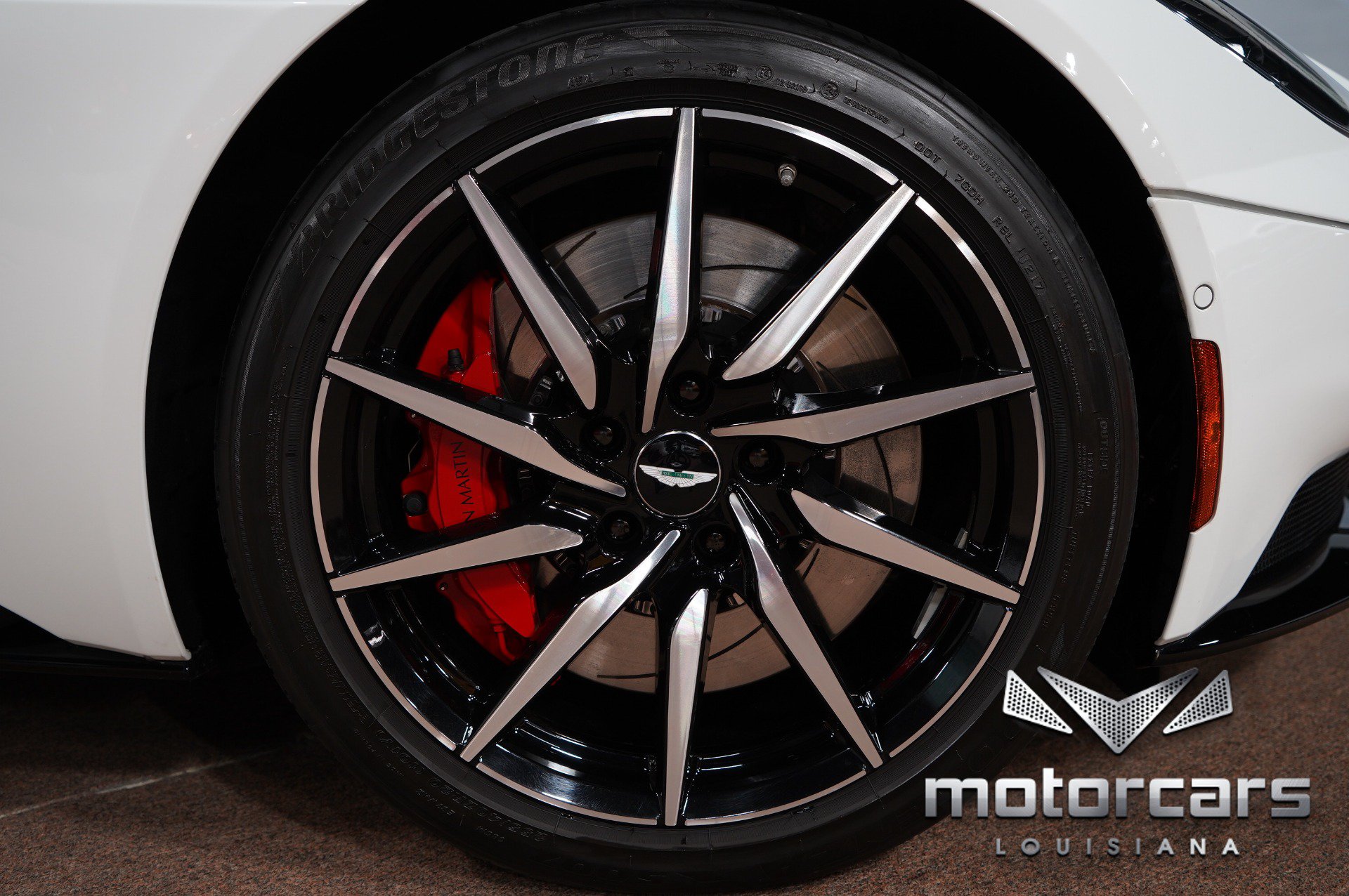 Used 2018 Aston Martin DB11 Coupe RWD image 25