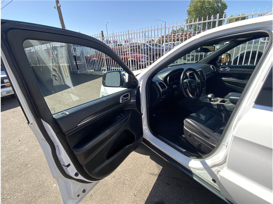 Used 2015 Jeep Grand Cherokee Limited w/ Luxury Group II image 13