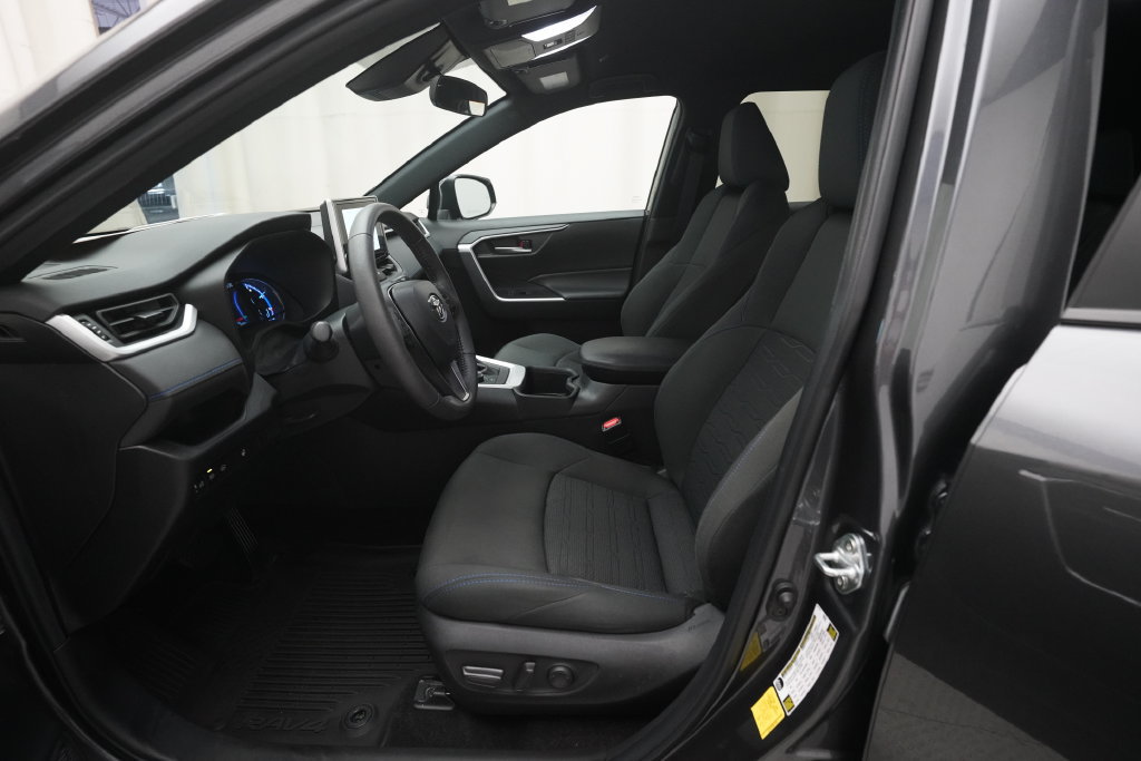 Used 2023 Toyota RAV4 SE w/ SE Grade Weather Package AWD/4WD image 7