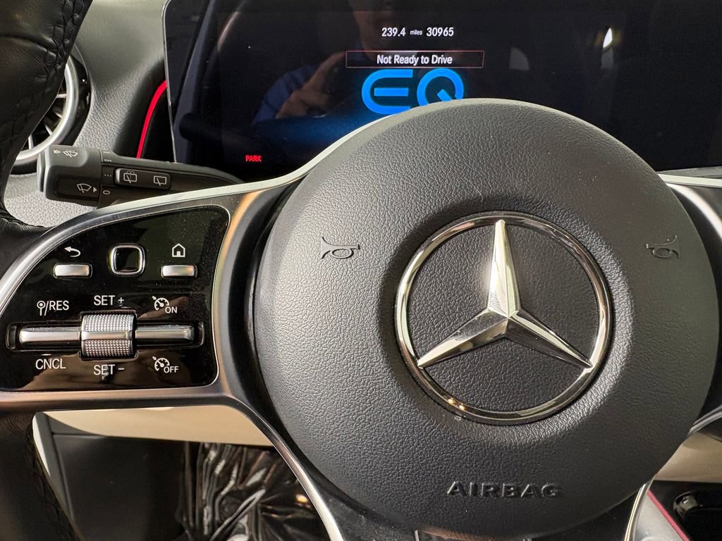 Used 2023 Mercedes-Benz EQB 300 4MATIC image 25