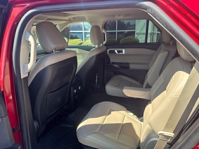 Used 2020 Ford Explorer XLT w/ Equipment Group 202A RWD image 19