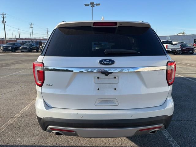Used 2017 Ford Explorer XLT w/ Equipment Group 202A image 4