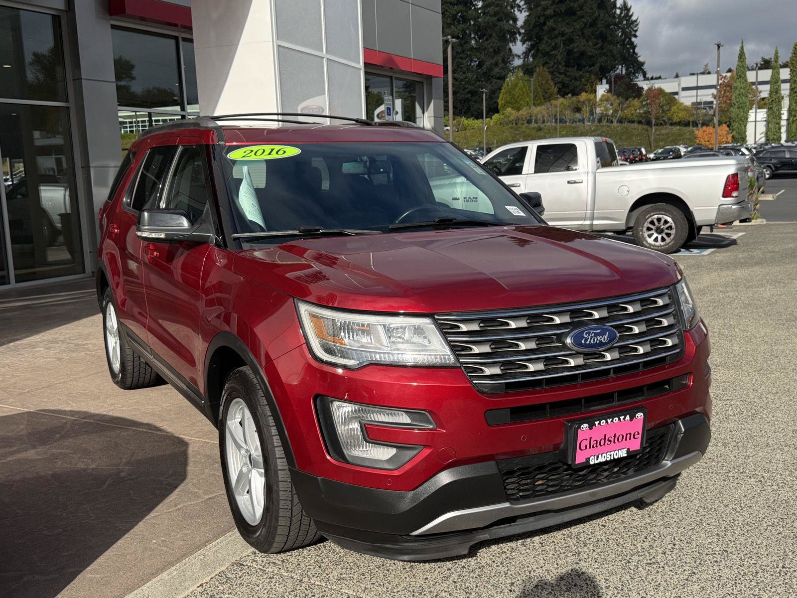 Used 2016 Ford Explorer XLT w/ Equipment Group 202A AWD/4WD image 7