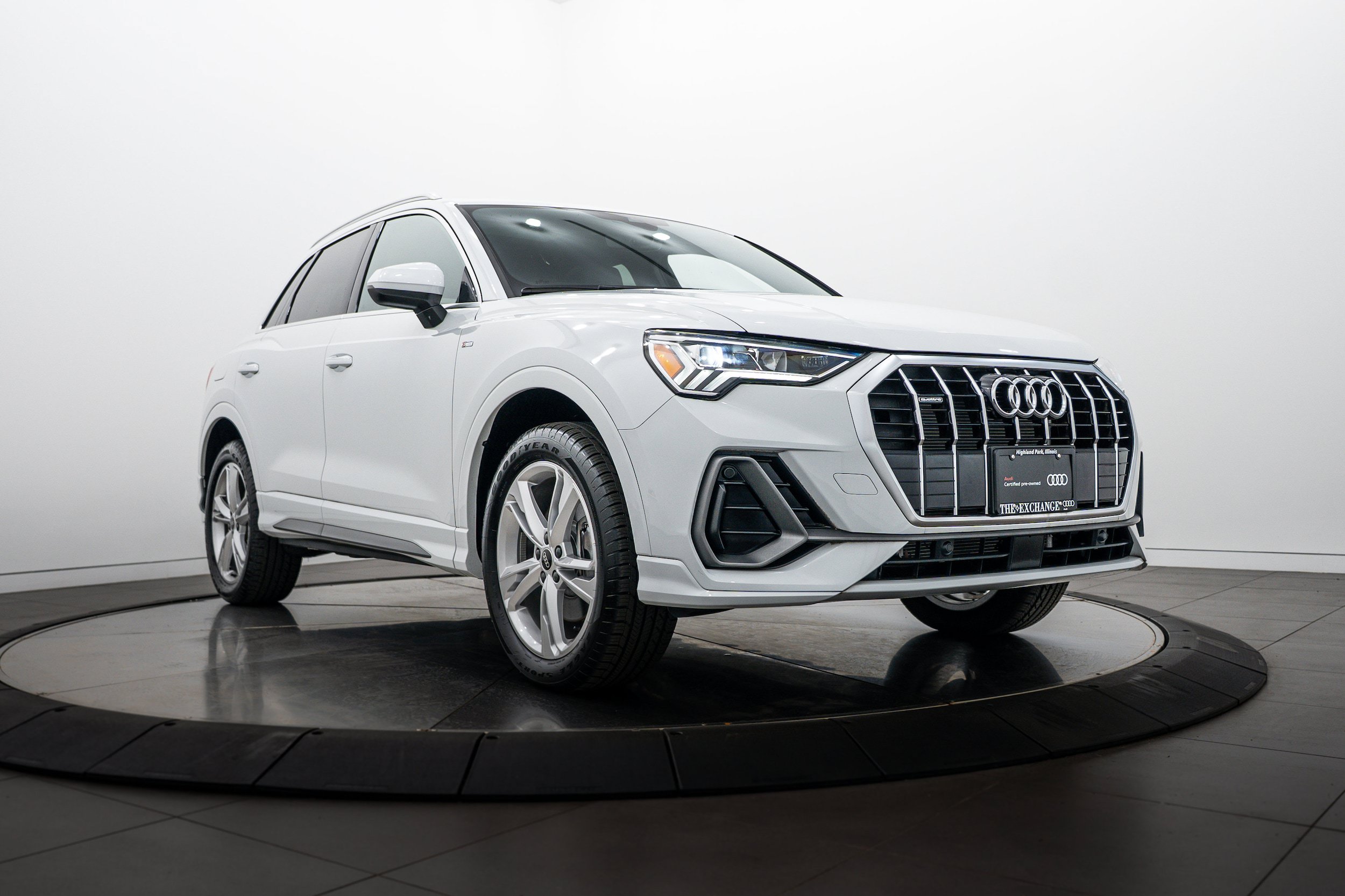Certified 2023 Audi Q3 2.0T Premium AWD/4WD image 1