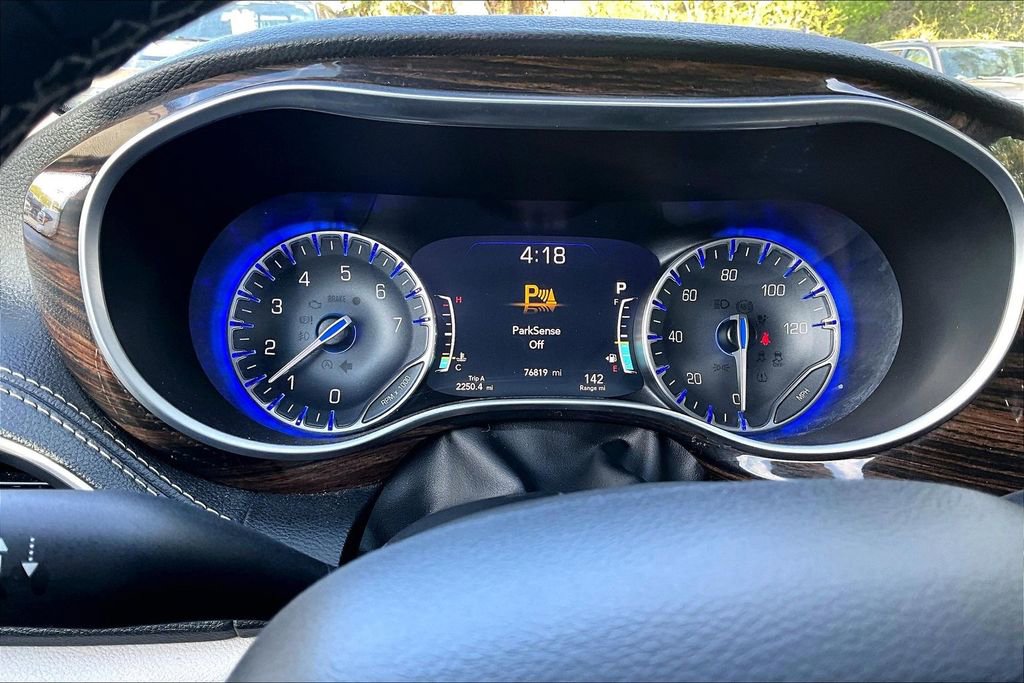 Used 2023 Chrysler Pacifica Limited image 13