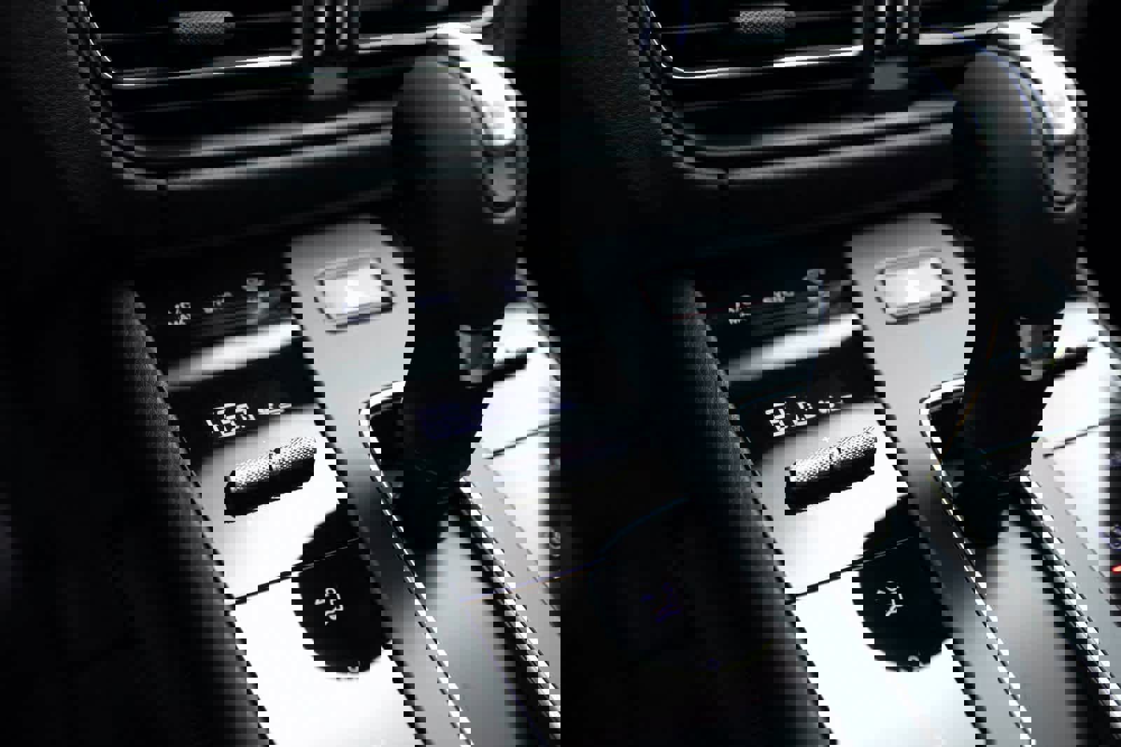 Certified 2025 Porsche Macan image 22