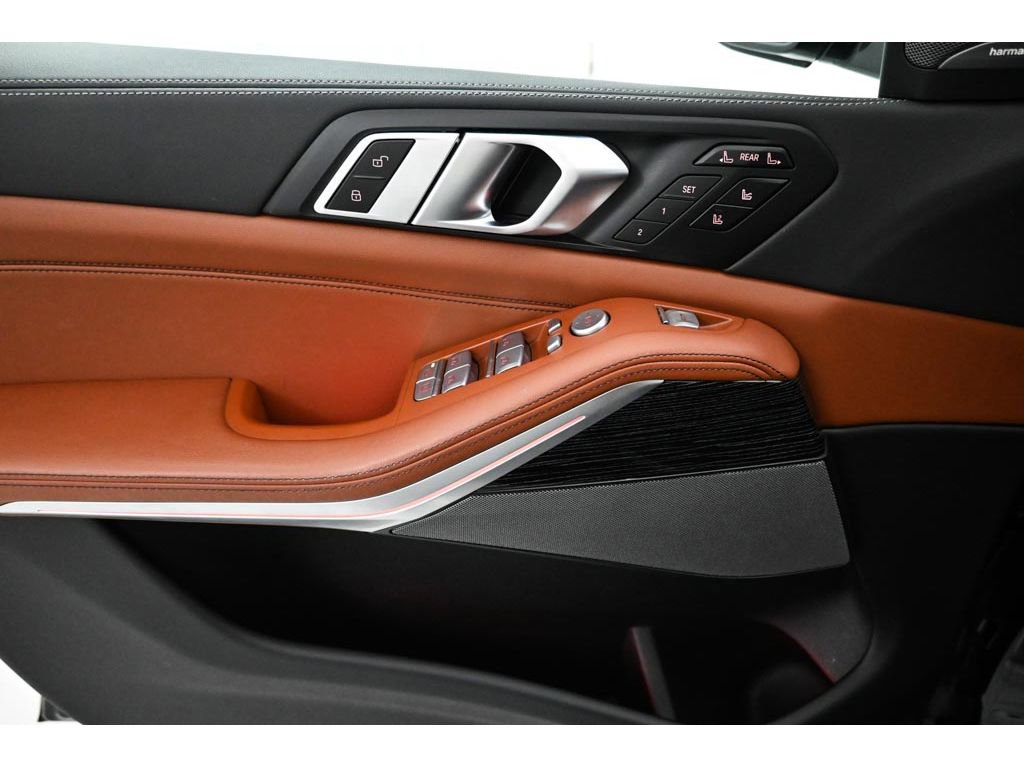 Used 2025 BMW X7 M60i AWD/4WD image 9