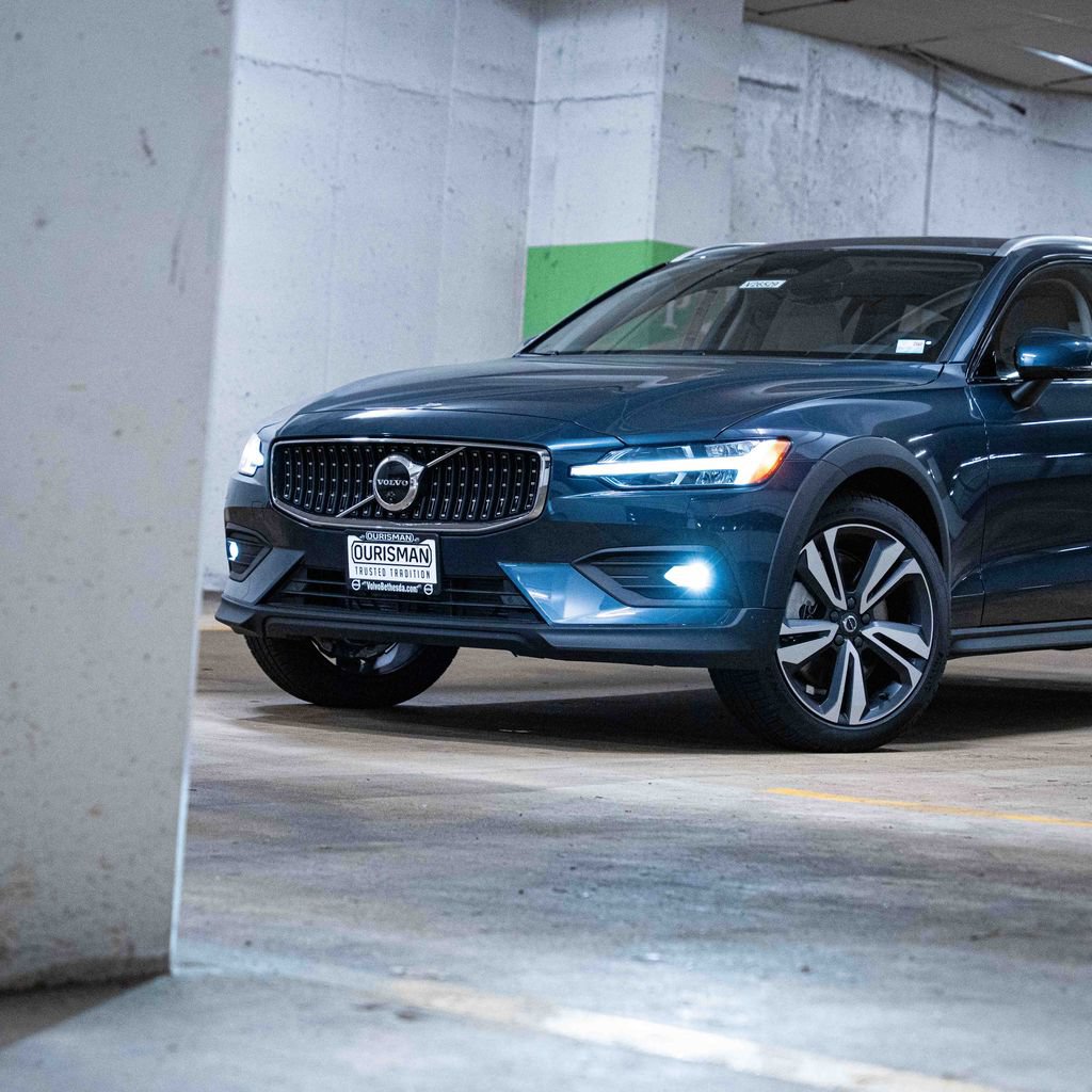 New 2026 Volvo V60 B5 Cross Country Plus w/ Protection Package Premier AWD/4WD image 2