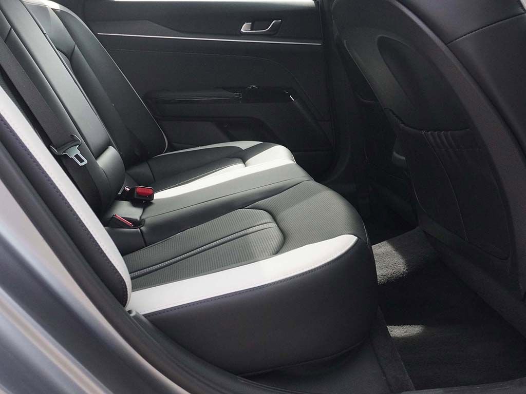 Used 2025 Kia K5 GT-Line w/ GT-Line Premium Package FWD image 32