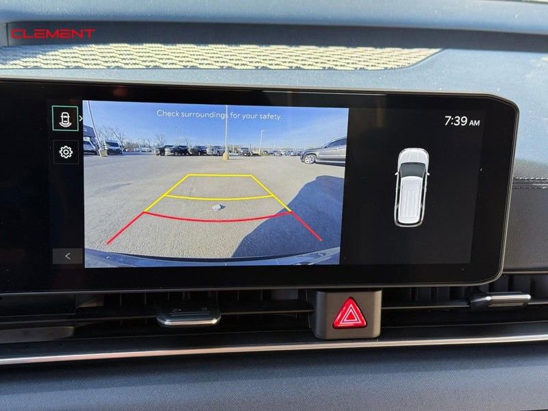 Used 2025 Kia Carnival EX image 31