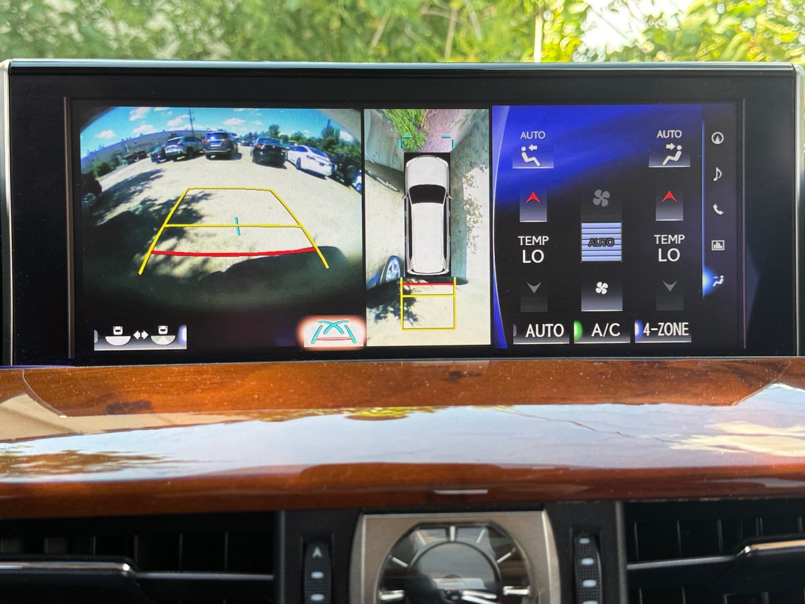 Used 2020 Lexus LX 570 4WD w/ Luxury Package image 27