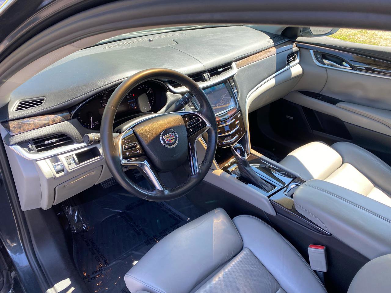 Used 2013 Cadillac XTS Luxury FWD image 10