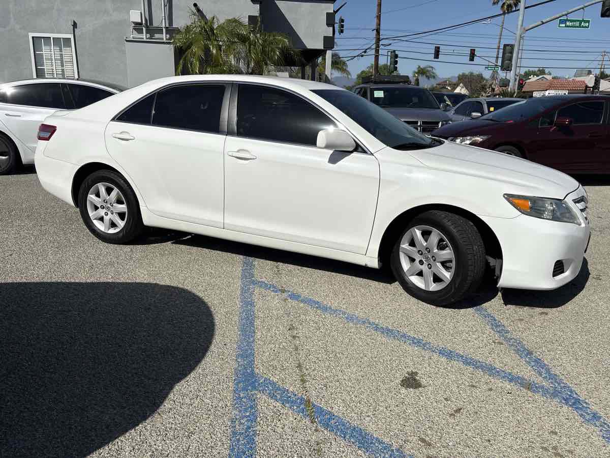 Used 2011 Toyota Camry LE image 6