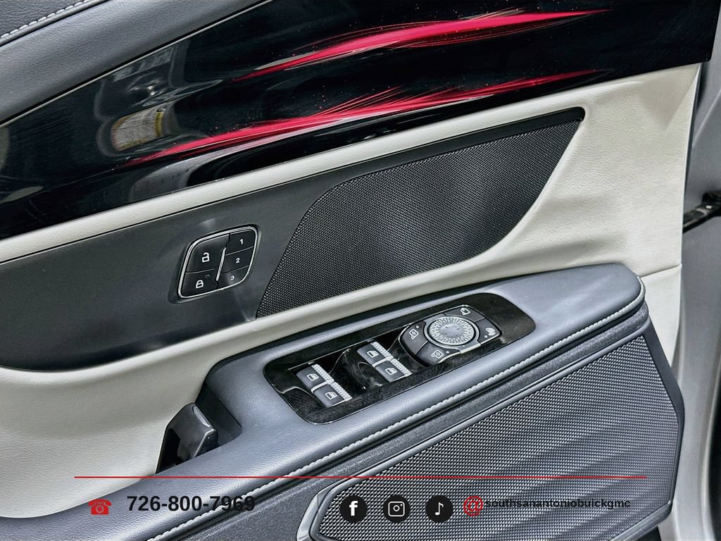 Used 2025 Lincoln Nautilus Premier AWD/4WD image 19