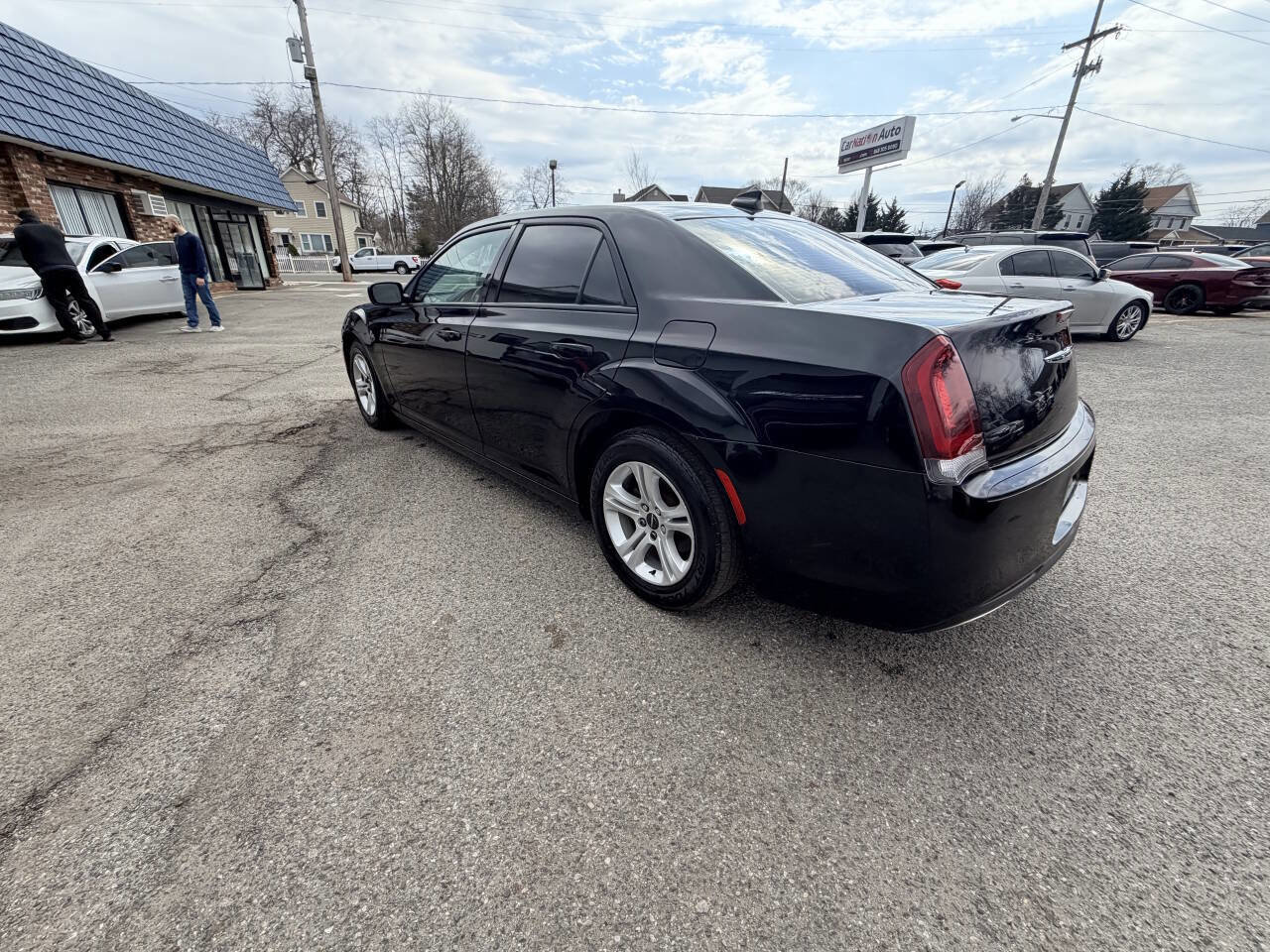 Used 2019 Chrysler 300 Touring w/ Sport Appearance Package image 10