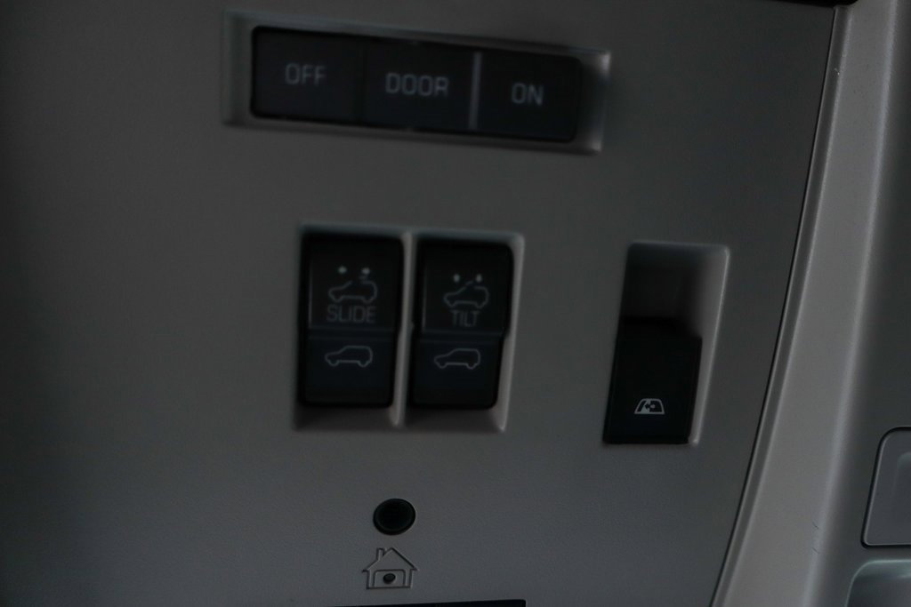 Used 2016 GMC Sierra 3500 Denali w/ Duramax Plus Package image 30