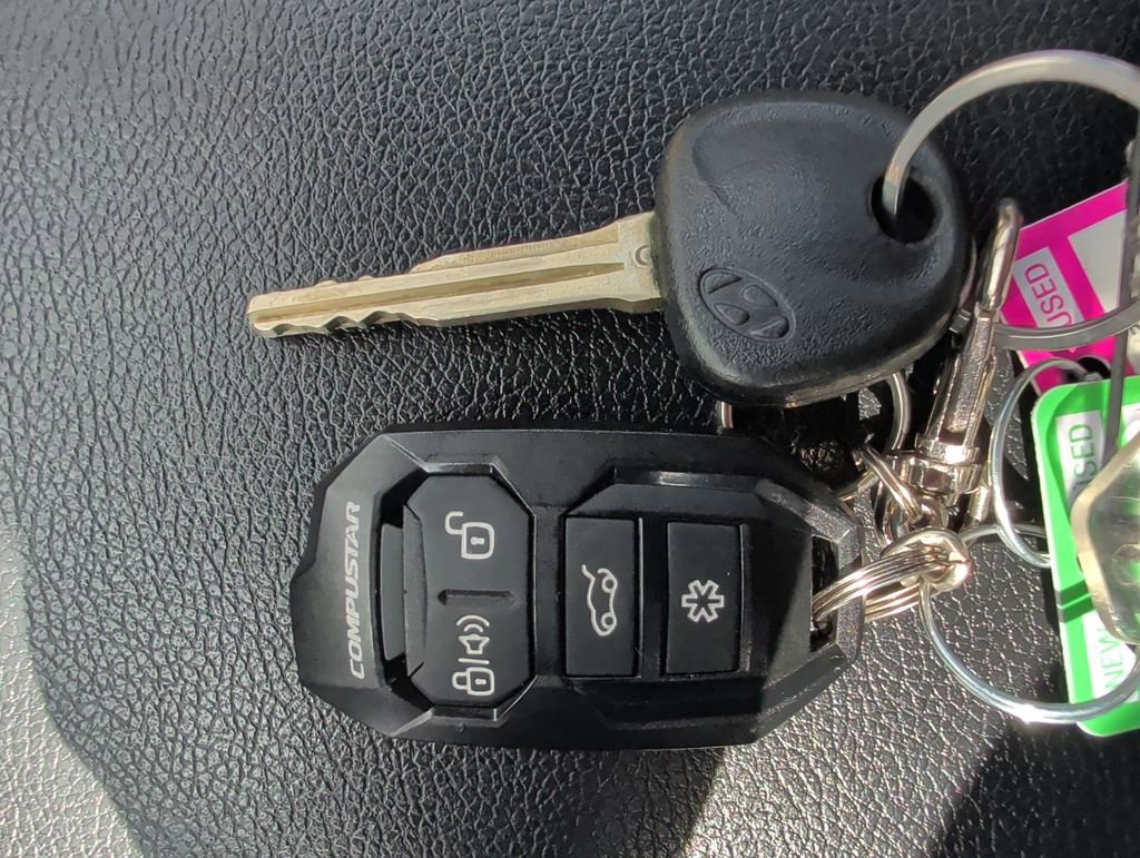 Used 2016 Hyundai Elantra SE FWD image 17