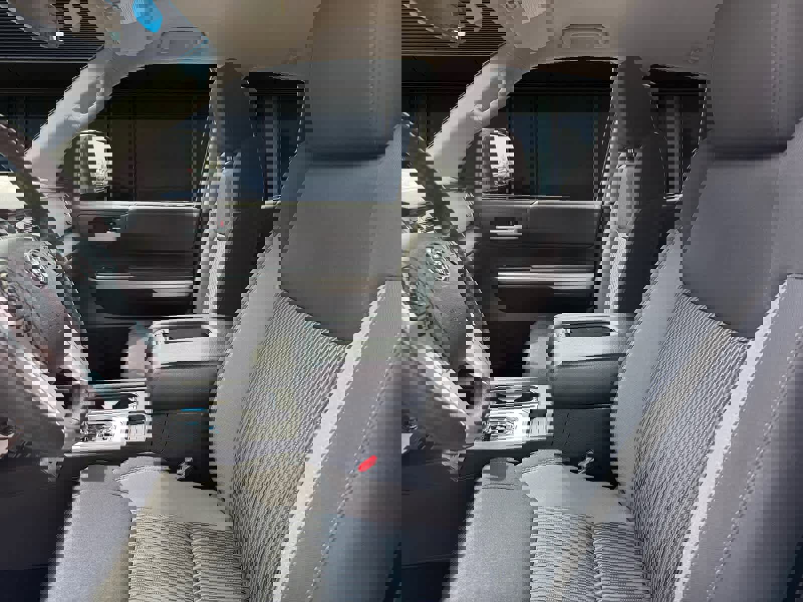 Used 2016 Toyota Tundra SR5 w/ SR5 Upgrade Package AWD/4WD image 2