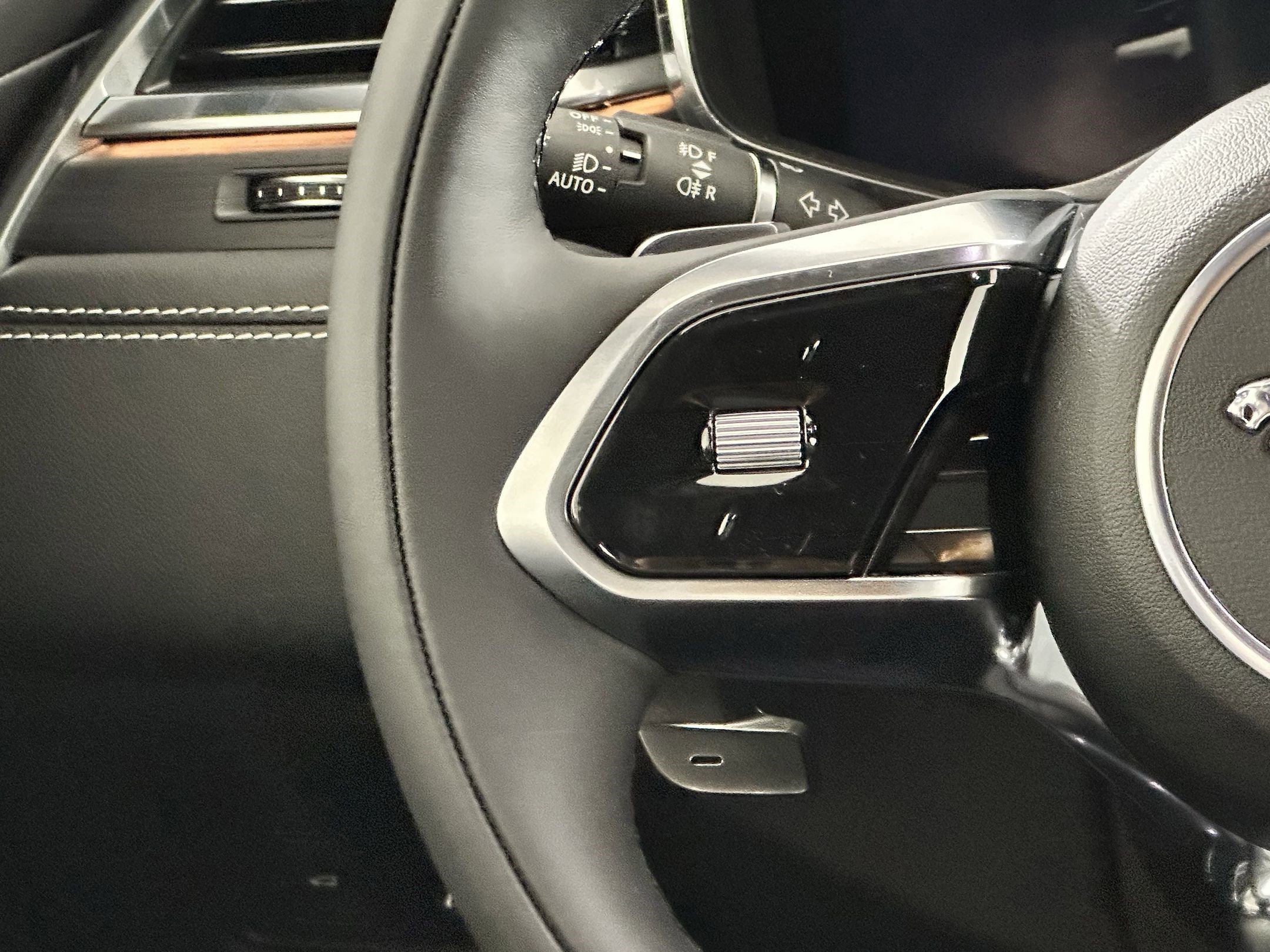 New 2026 Jaguar F-PACE R-Dynamic S image 15