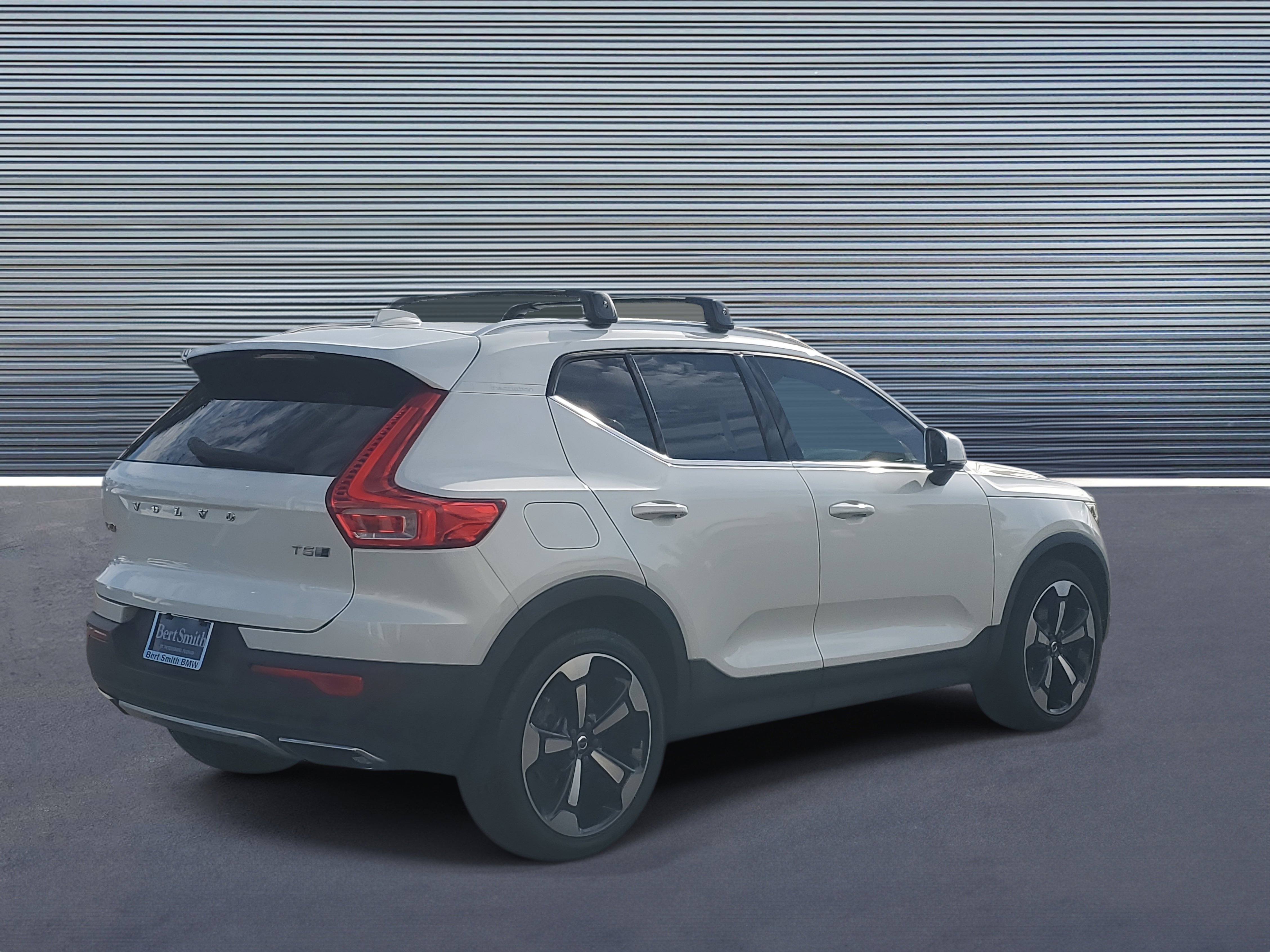 Used 2019 Volvo XC40 T5 Inscription image 3