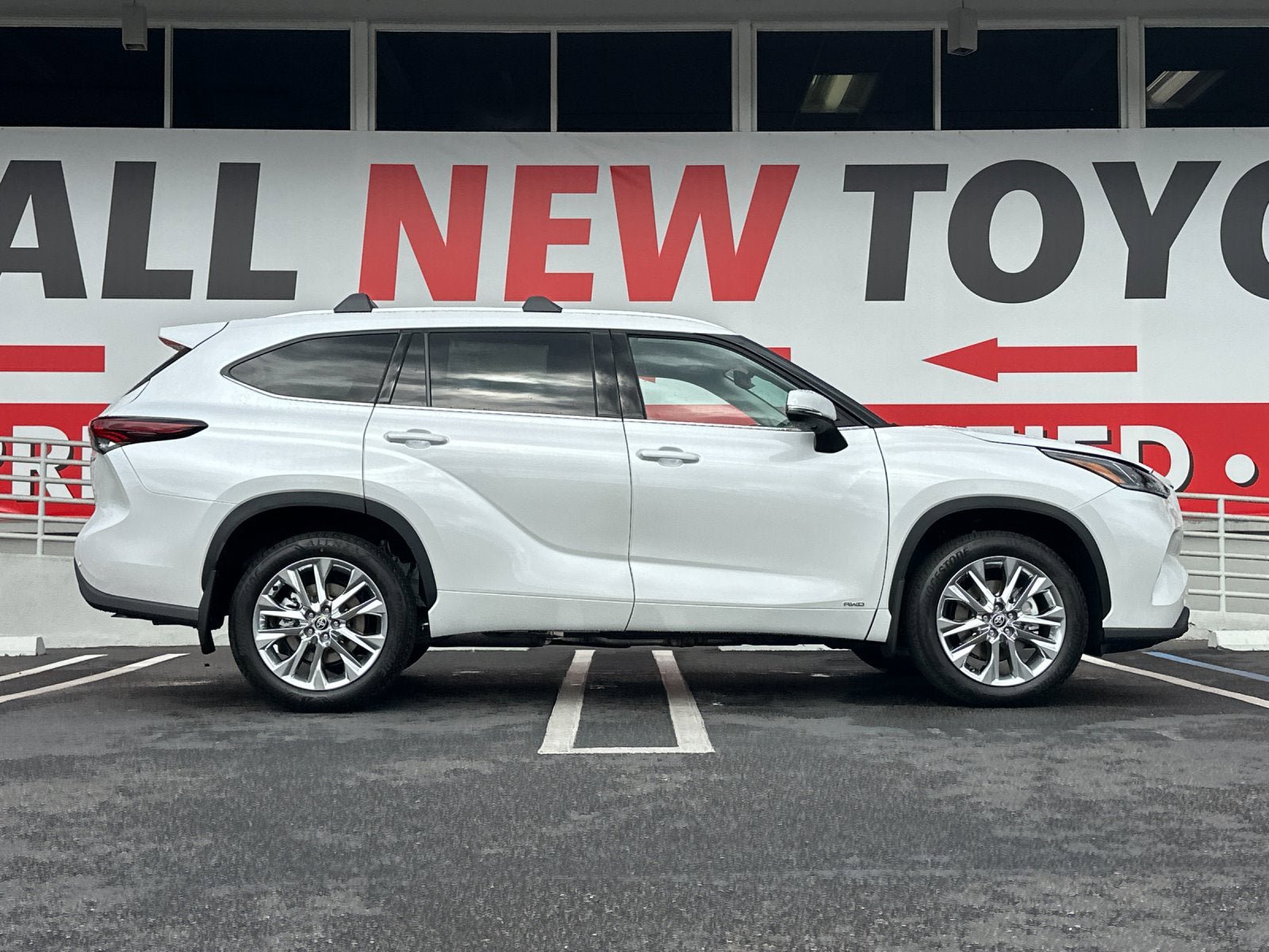 New 2026 Toyota Highlander Limited AWD/4WD image 6