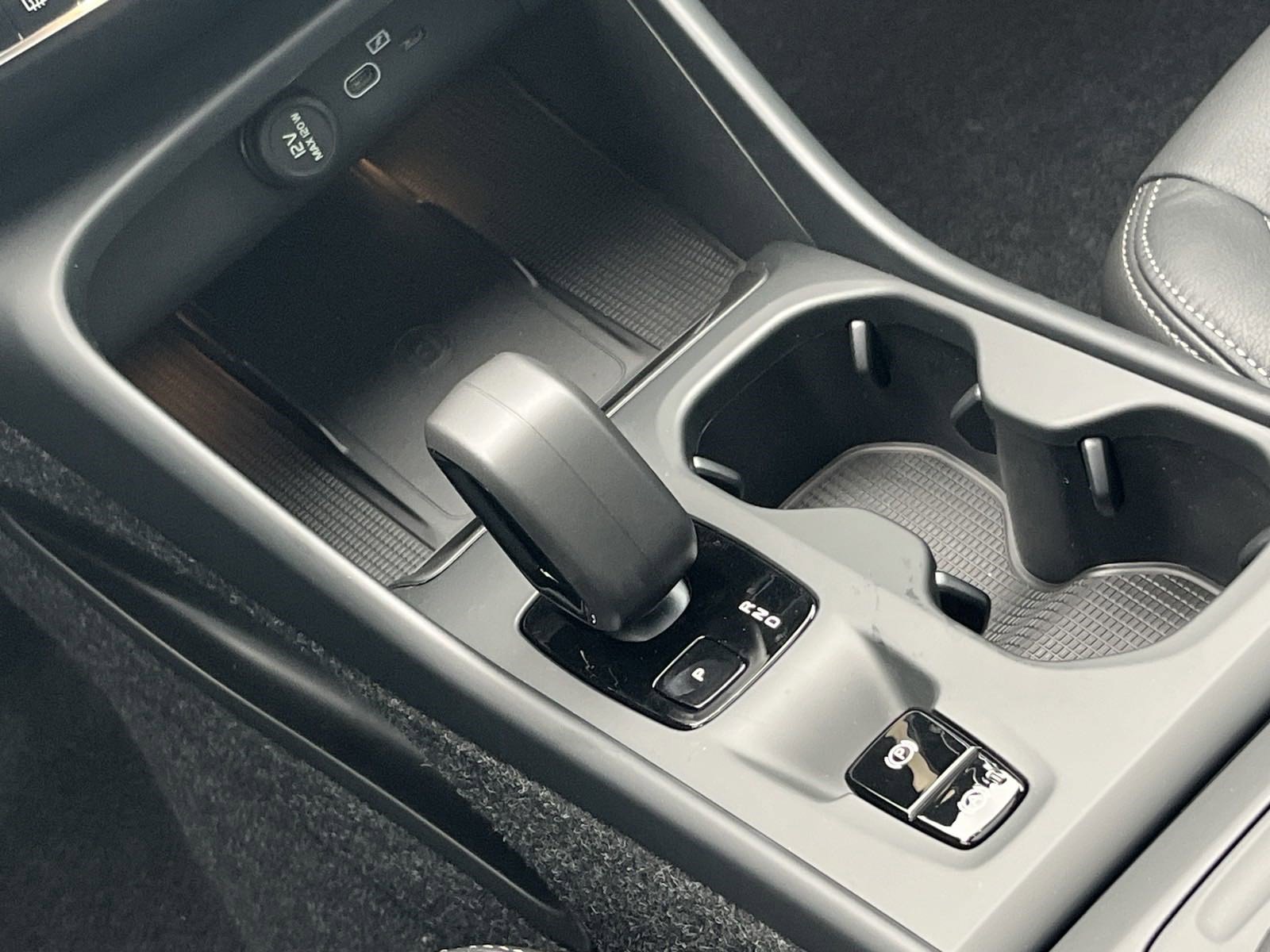 Certified 2025 Volvo XC40 B5 Core w/ Protection Package Premier image 26