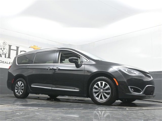 Used 2020 Chrysler Pacifica Touring-L Plus w/ Advanced Safetytec Group image 2