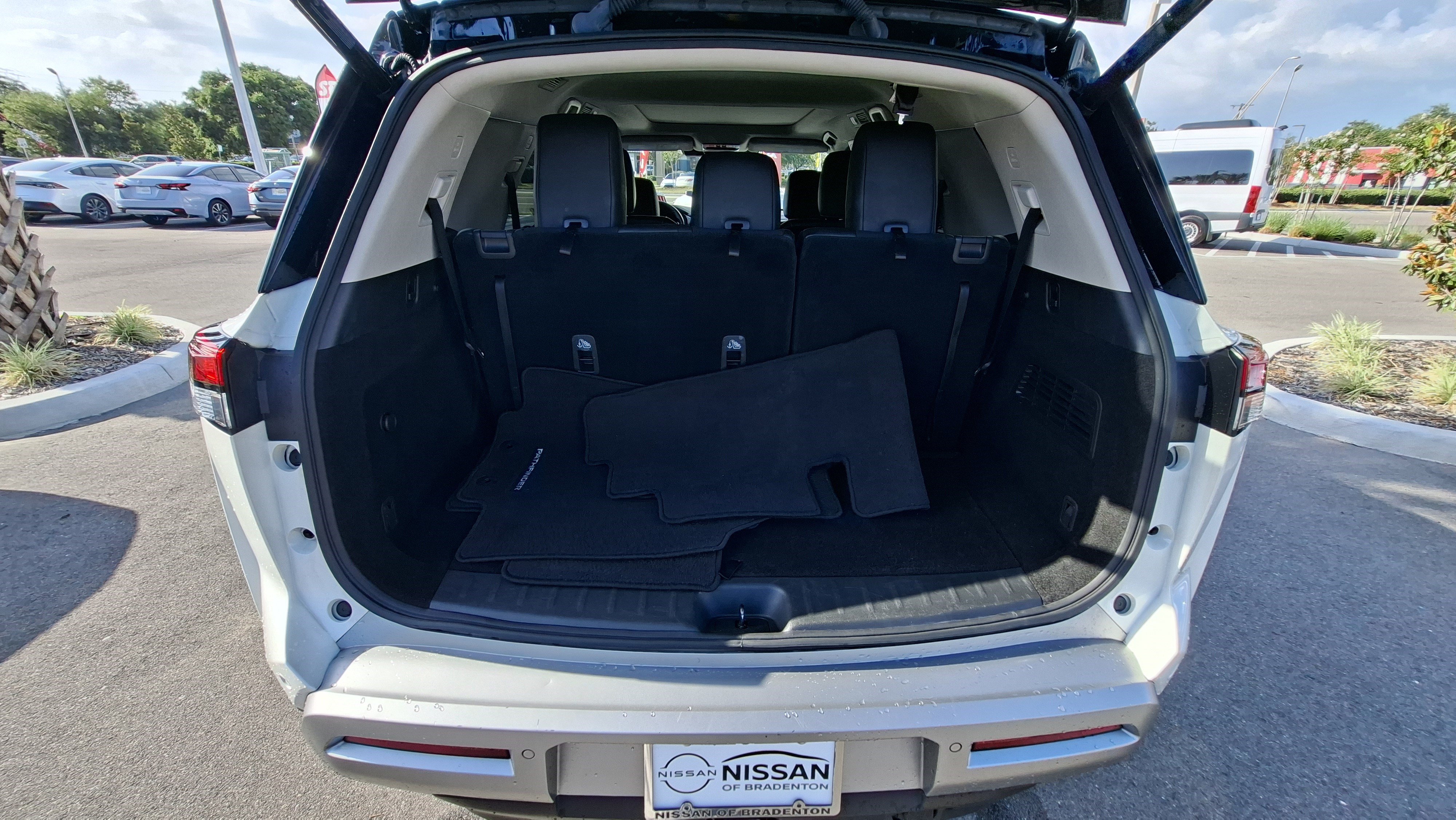 Certified 2023 Nissan Pathfinder Platinum AWD/4WD image 22