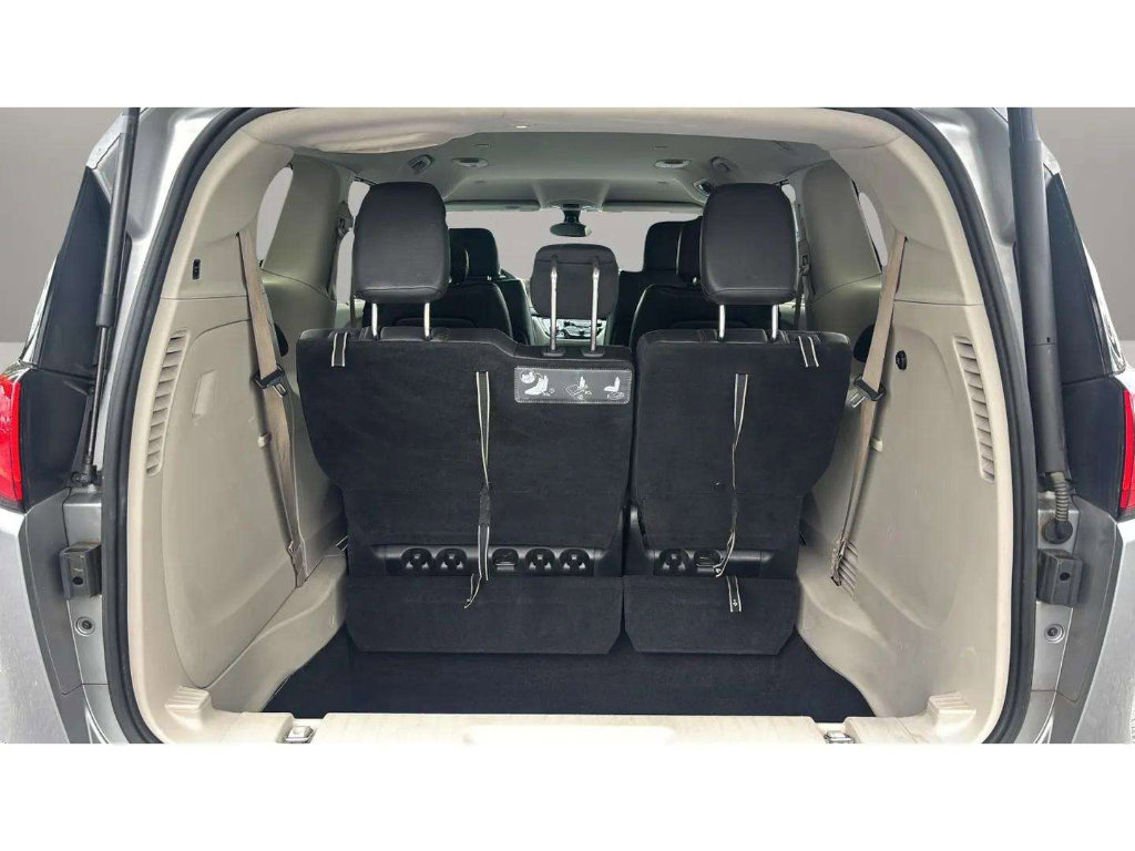 Used 2017 Chrysler Pacifica Touring-L FWD image 10