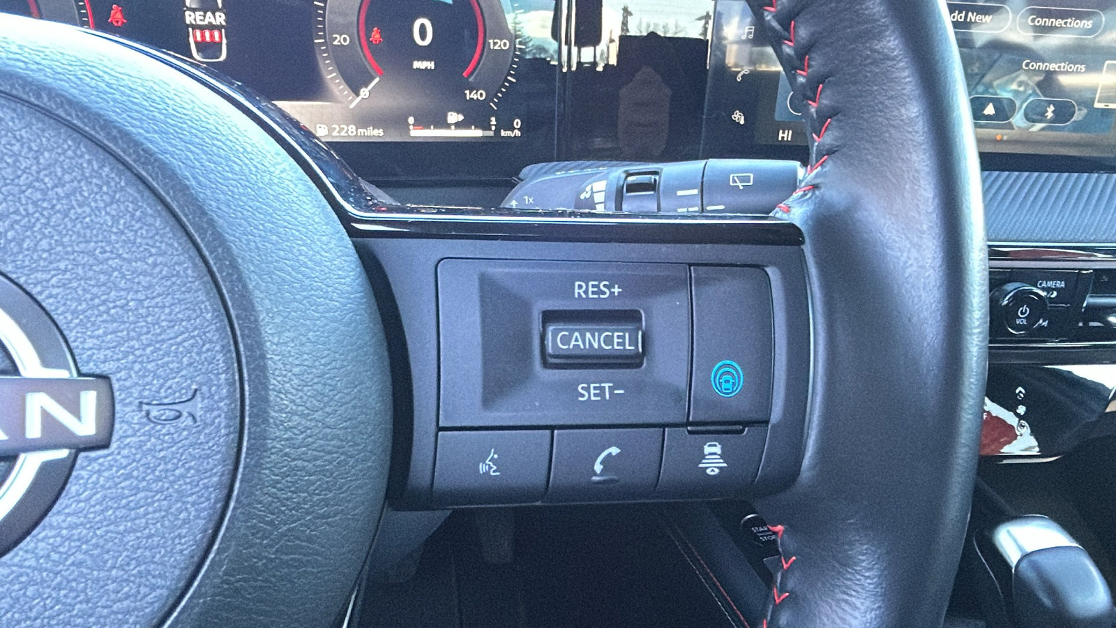 Certified 2025 Nissan Kicks SR image 21