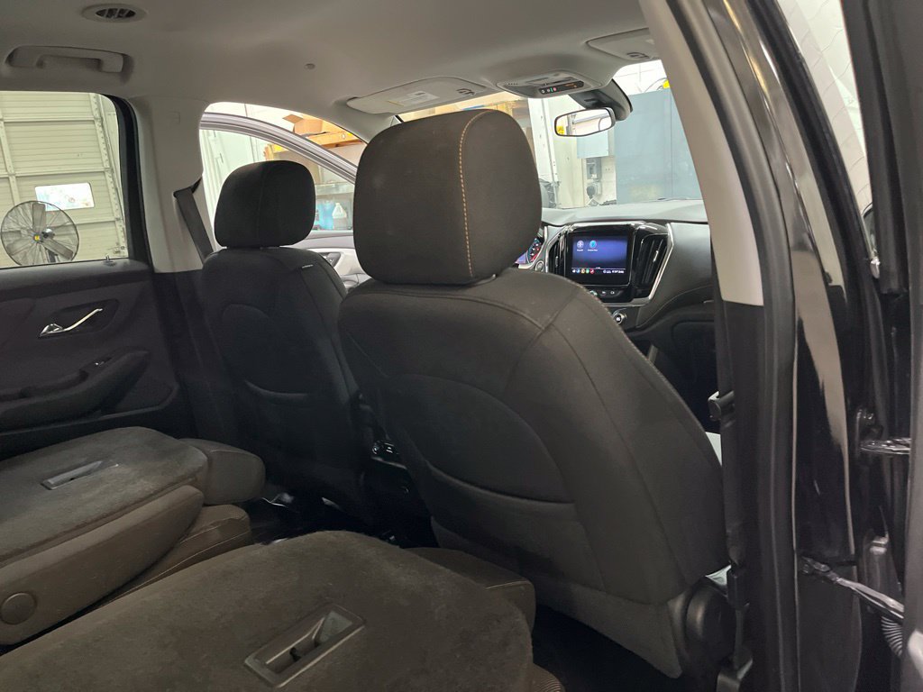 Used 2021 Chevrolet Traverse LT FWD image 31
