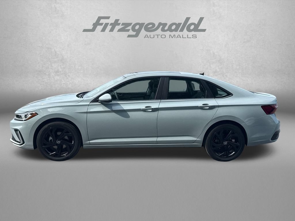 New 2027 Volkswagen Jetta SE FWD image 3
