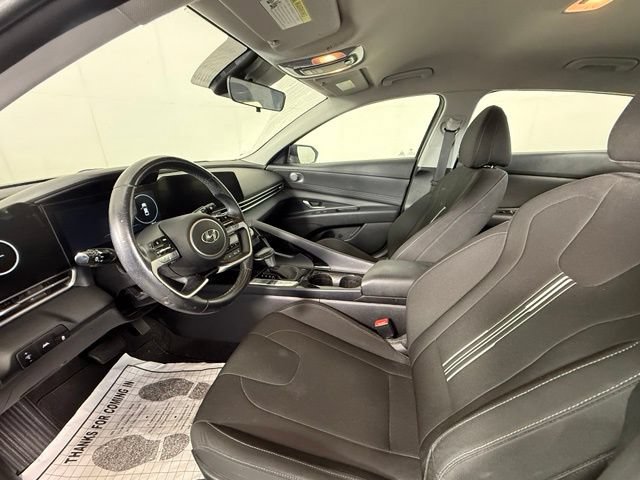 Used 2023 Hyundai Elantra SEL w/ Convenience Package FWD image 5