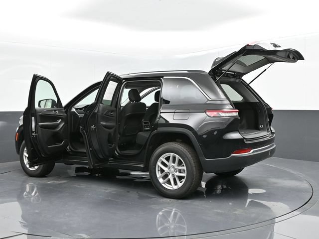 Used 2024 Jeep Grand Cherokee Laredo X AWD/4WD image 59