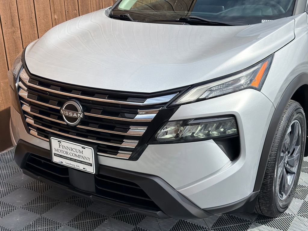 Used 2024 Nissan Rogue SV w/ SV Premium Package image 17