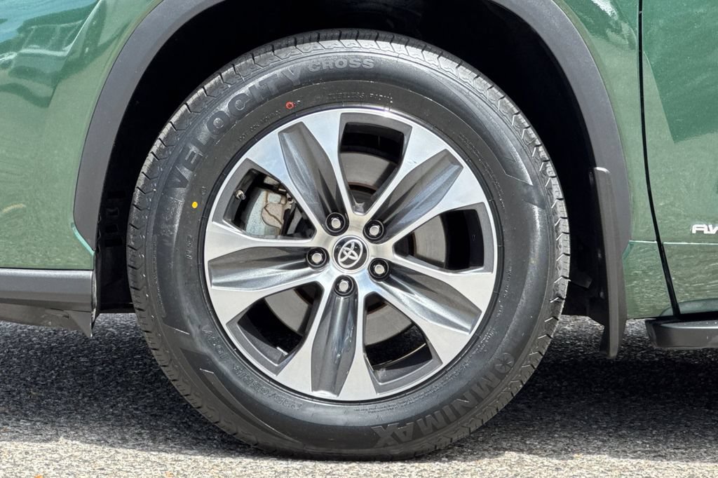 Certified 2025 Toyota Highlander XLE AWD/4WD image 27