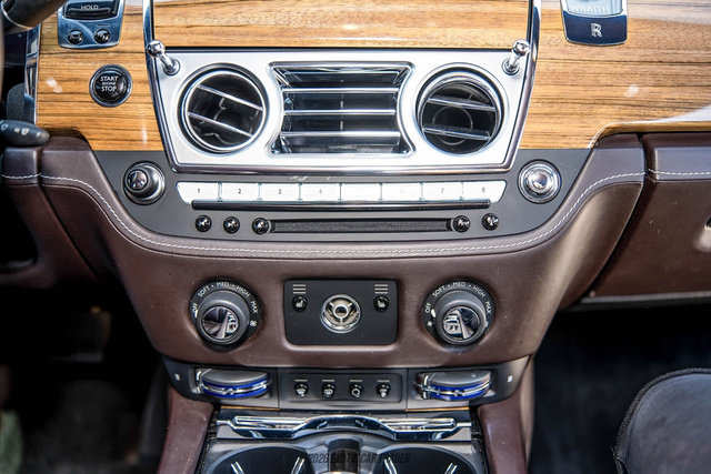 Used 2016 Rolls-Royce Wraith RWD image 45