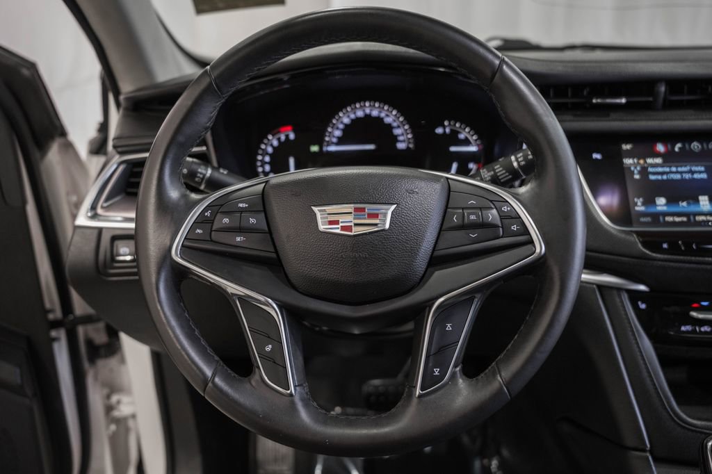 Used 2017 Cadillac XT5 Luxury image 33