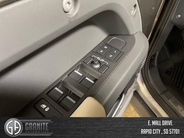 Used 2024 Land Rover Defender 110 X-Dynamic SE image 17