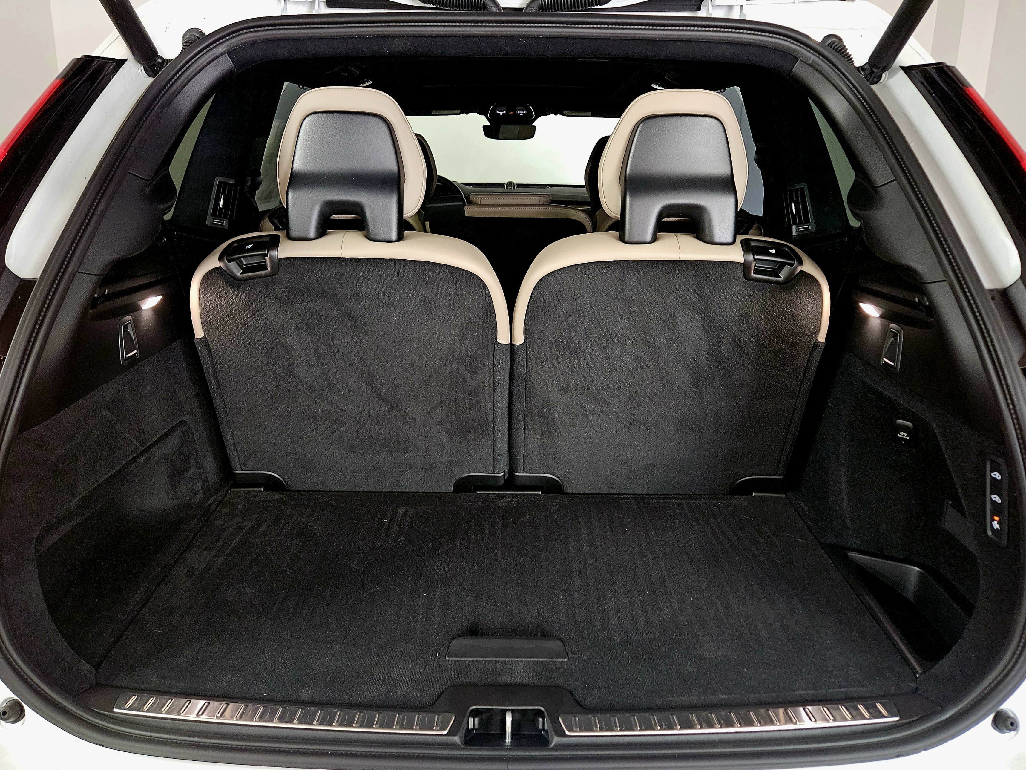 New 2026 Volvo XC90 T8 Plus w/ Protection Package AWD/4WD image 14