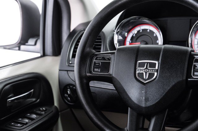 Used 2018 Dodge Grand Caravan SE w/ UConnect Hands-Free Group FWD image 15