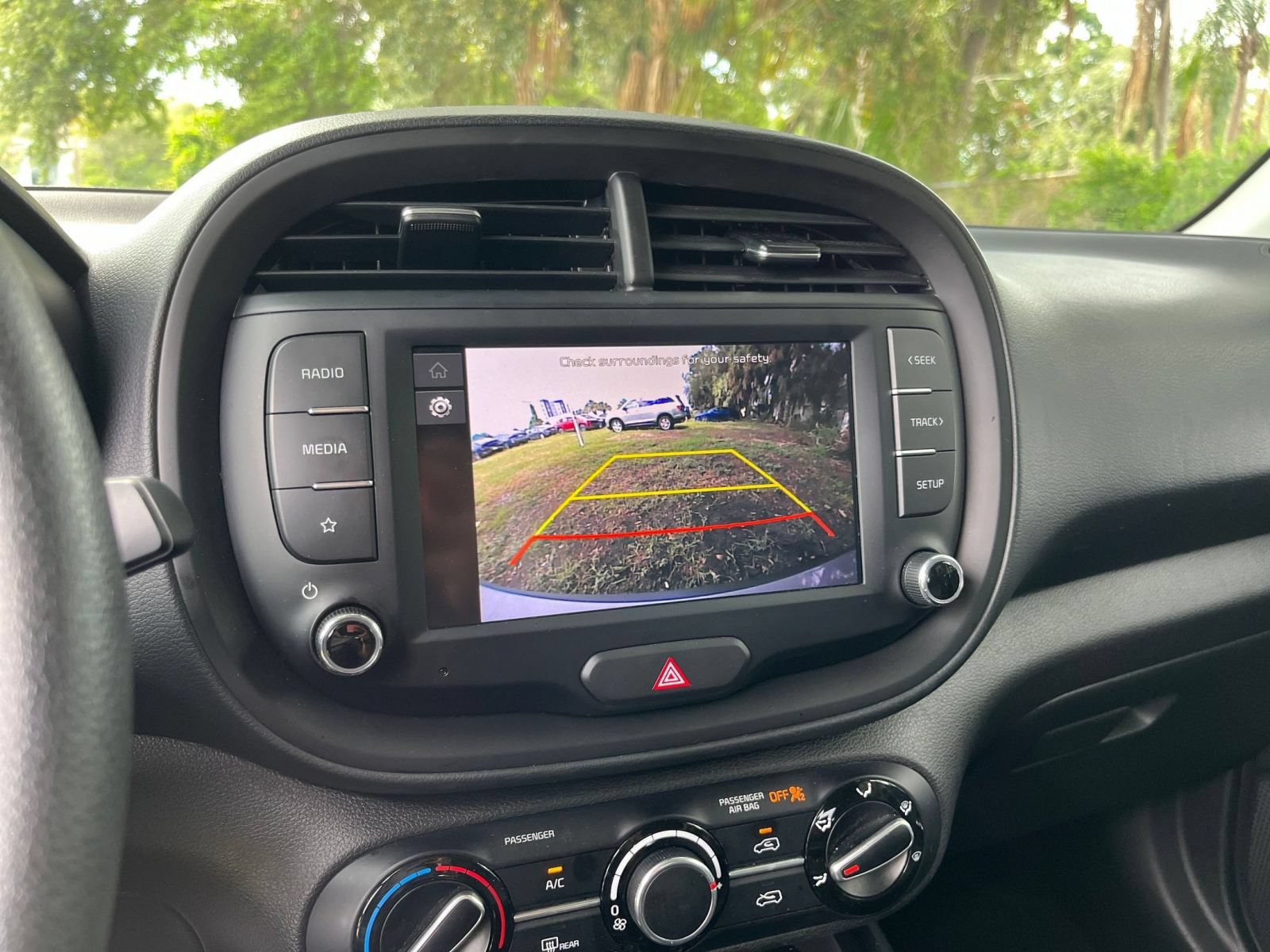 Used 2025 Kia Soul LX w/ LX Technology Package FWD image 21