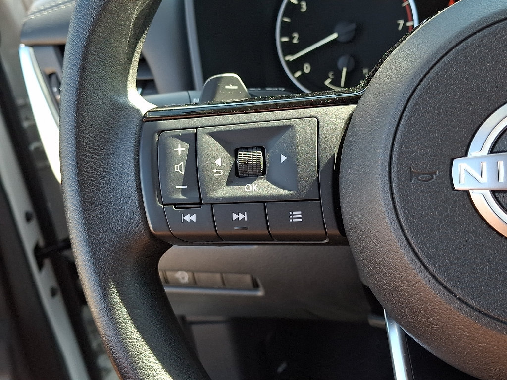 Used 2023 Nissan Rogue SV AWD/4WD image 20