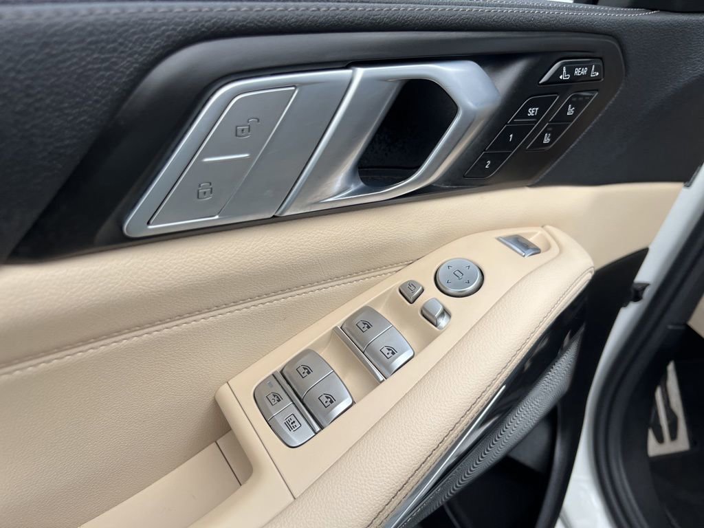 Used 2021 BMW X7 M50i w/ Executive Package image 25